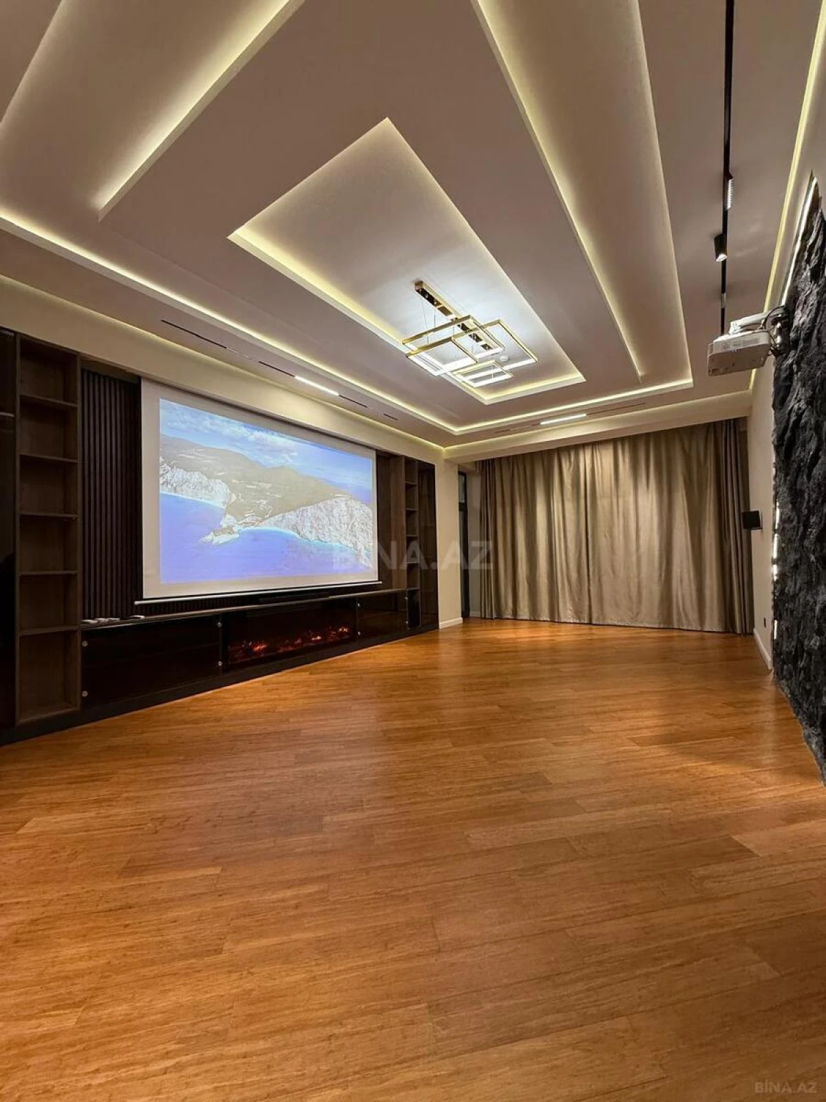Satılır 4 otaqlı mənzil 200 m²