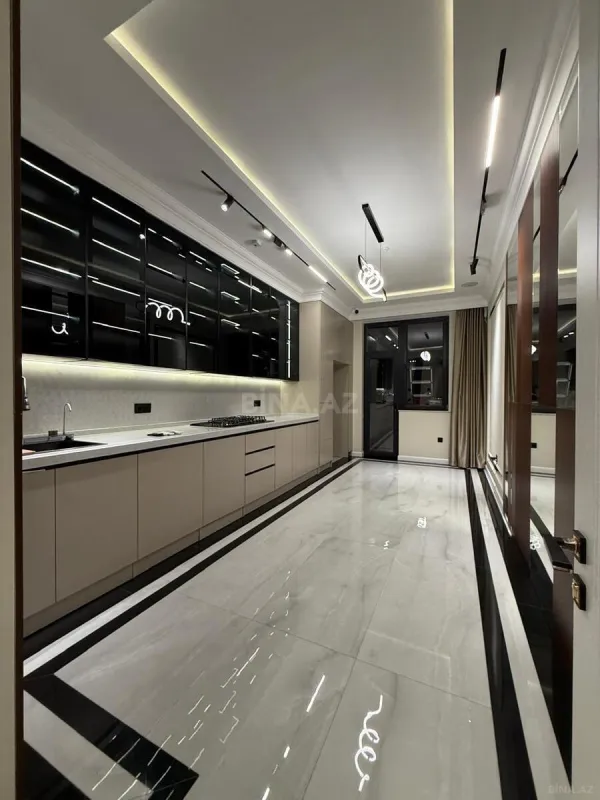 Satılır 4 otaqlı mənzil 200 m²