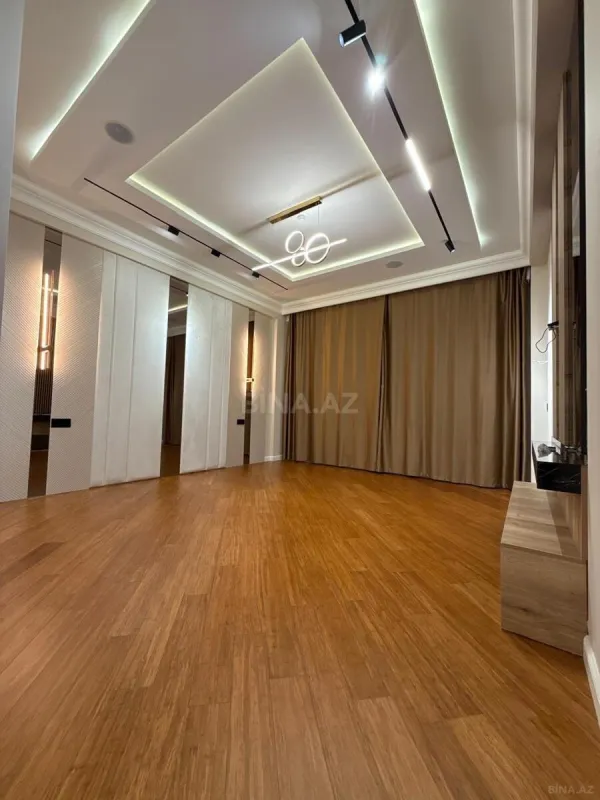 Satılır 4 otaqlı mənzil 200 m²