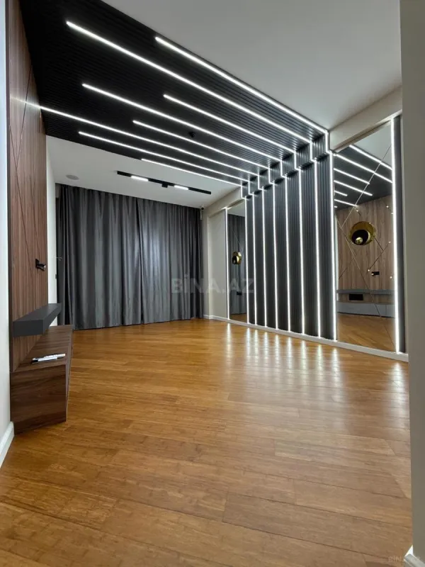 Satılır 4 otaqlı mənzil 200 m²