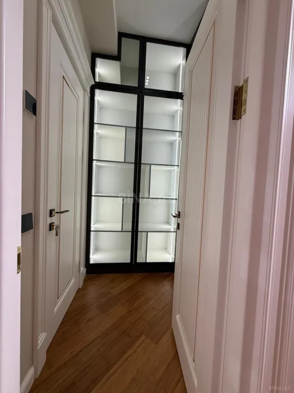 Satılır 4 otaqlı mənzil 200 m²