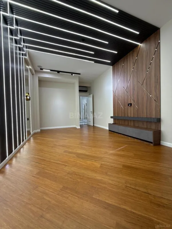 Satılır 4 otaqlı mənzil 200 m²