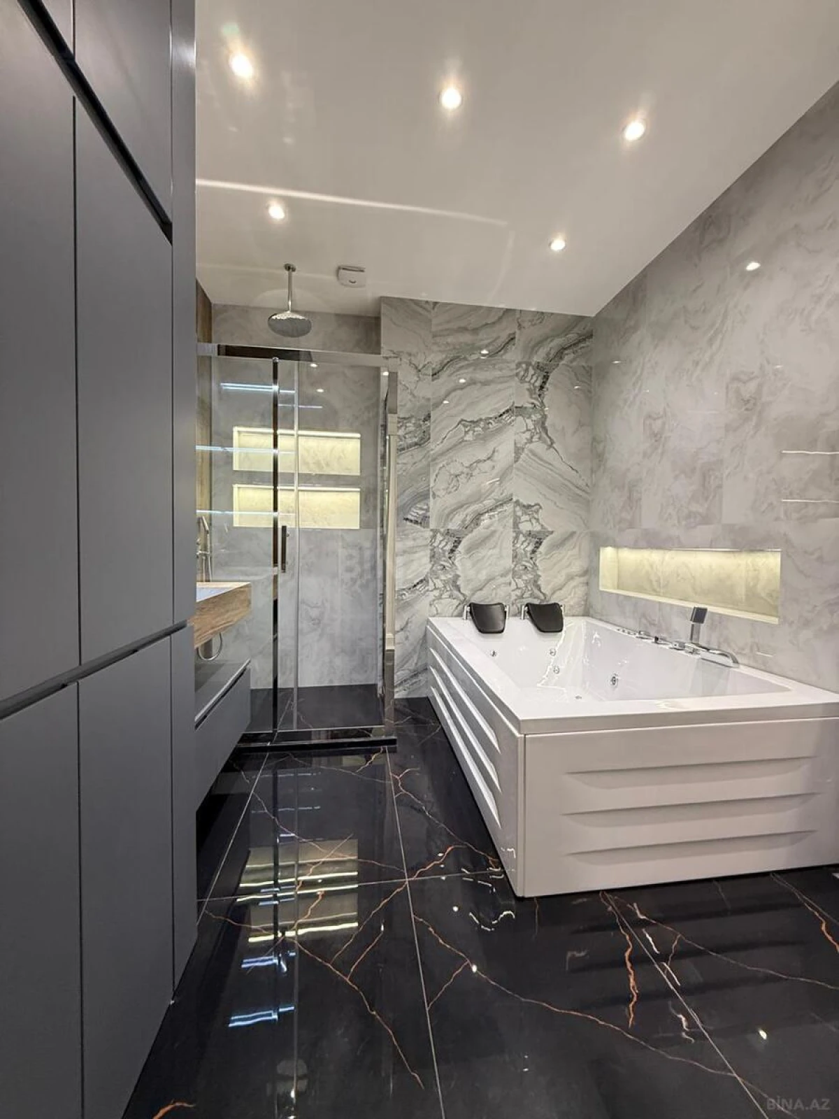 Satılır 4 otaqlı mənzil 200 m²