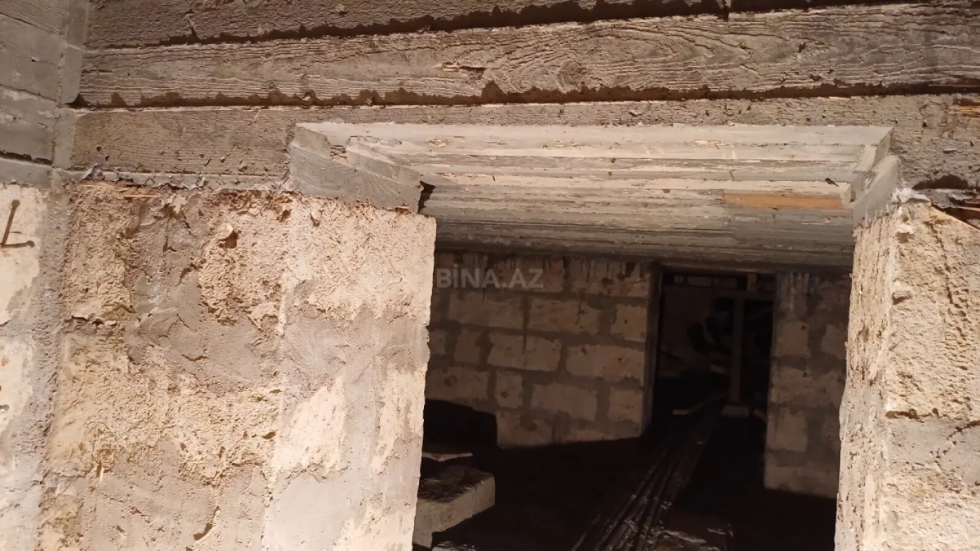 Satılır 7 otaqlı həyət evi 300 m²