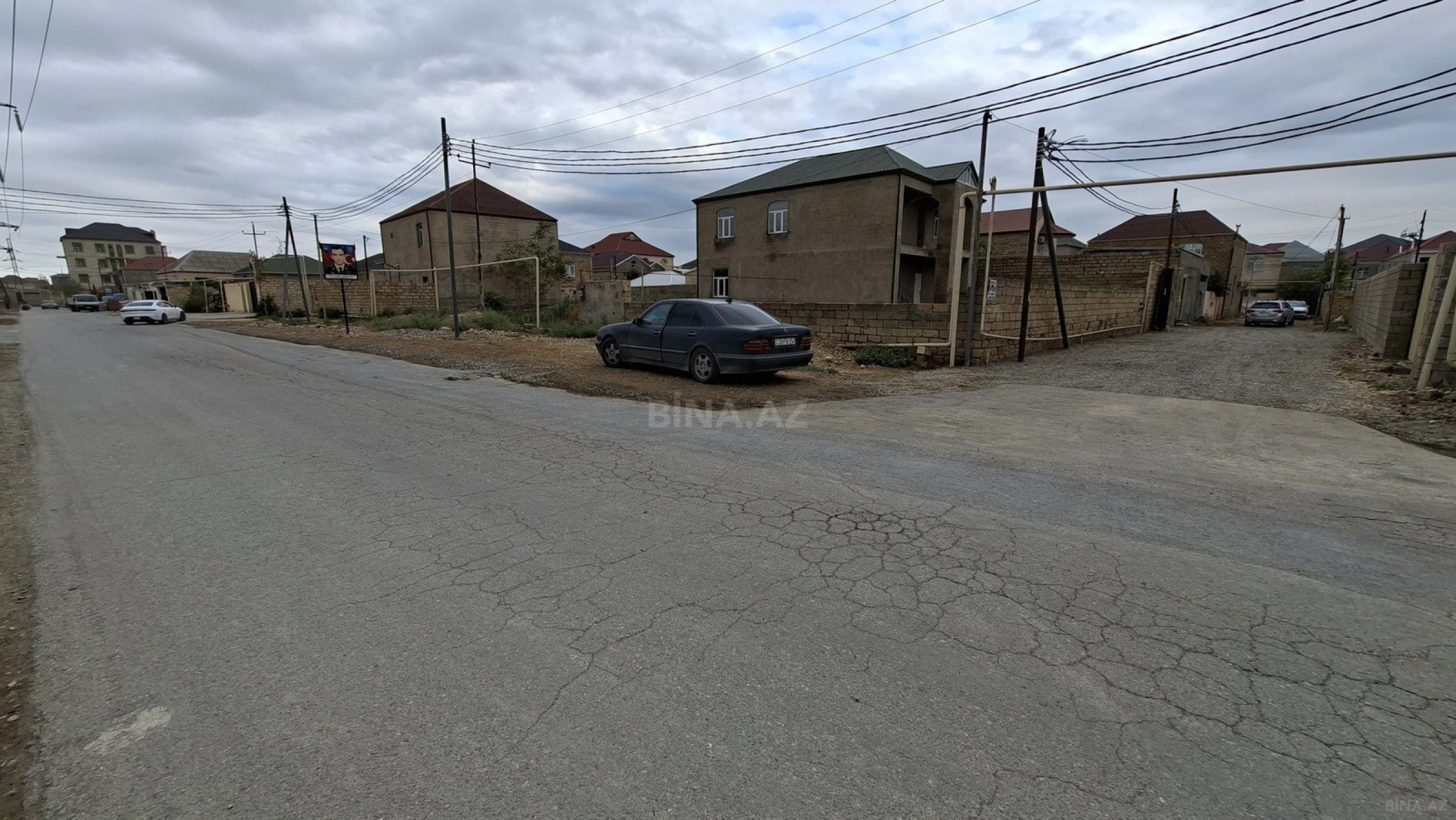 Satılır 7 otaqlı həyət evi 300 m²