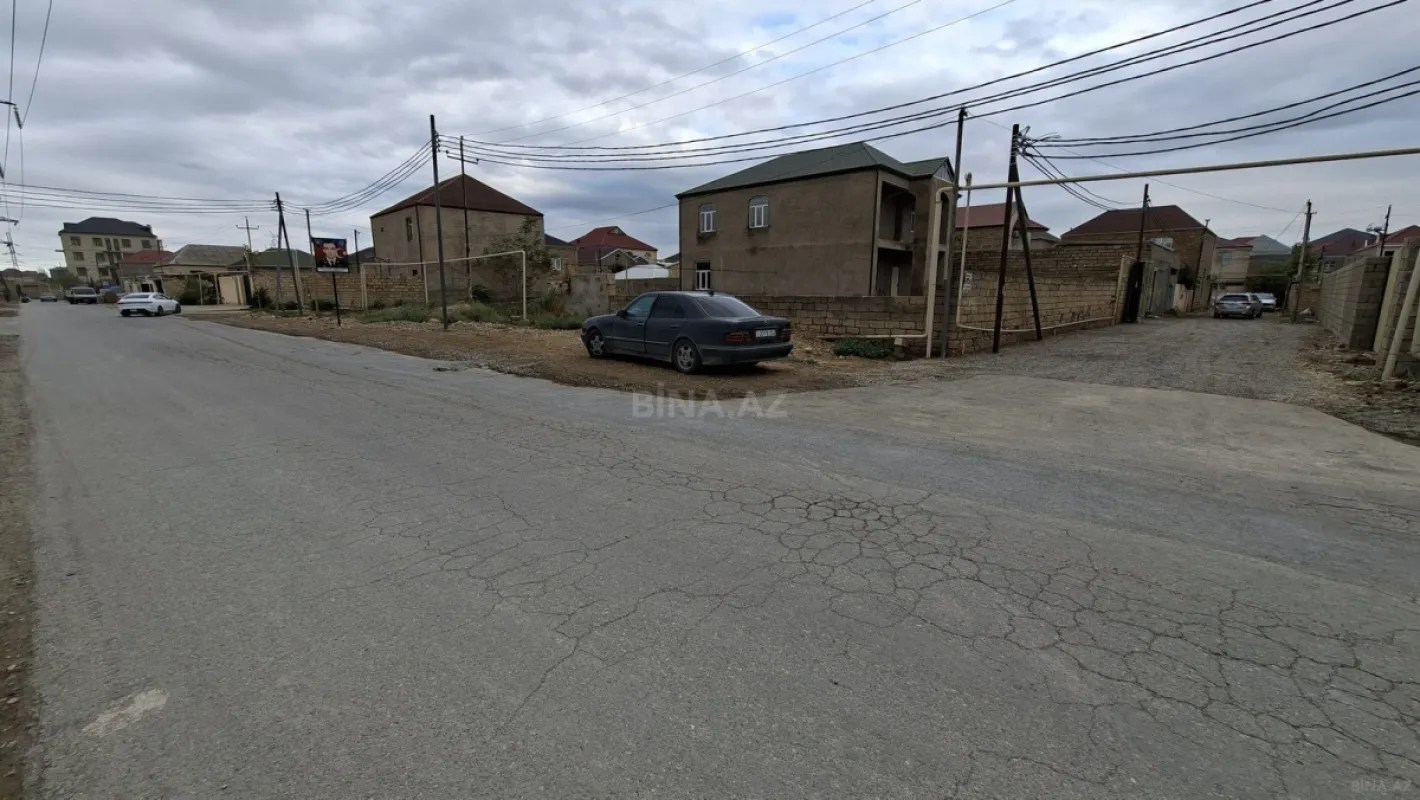 Satılır 7 otaqlı həyət evi 300 m²