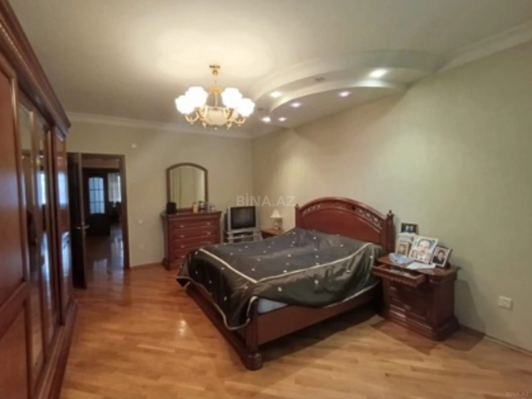 Satılır 3 otaqlı mənzil 132 m²