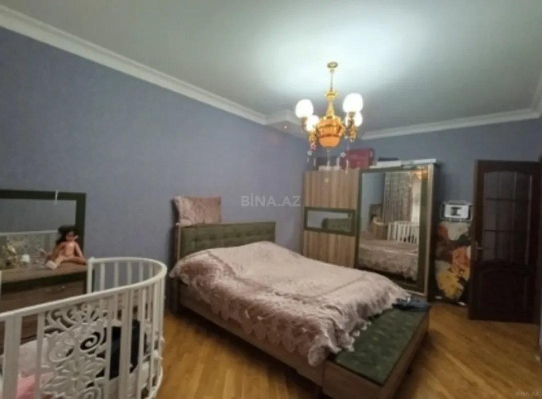 Satılır 3 otaqlı mənzil 132 m²