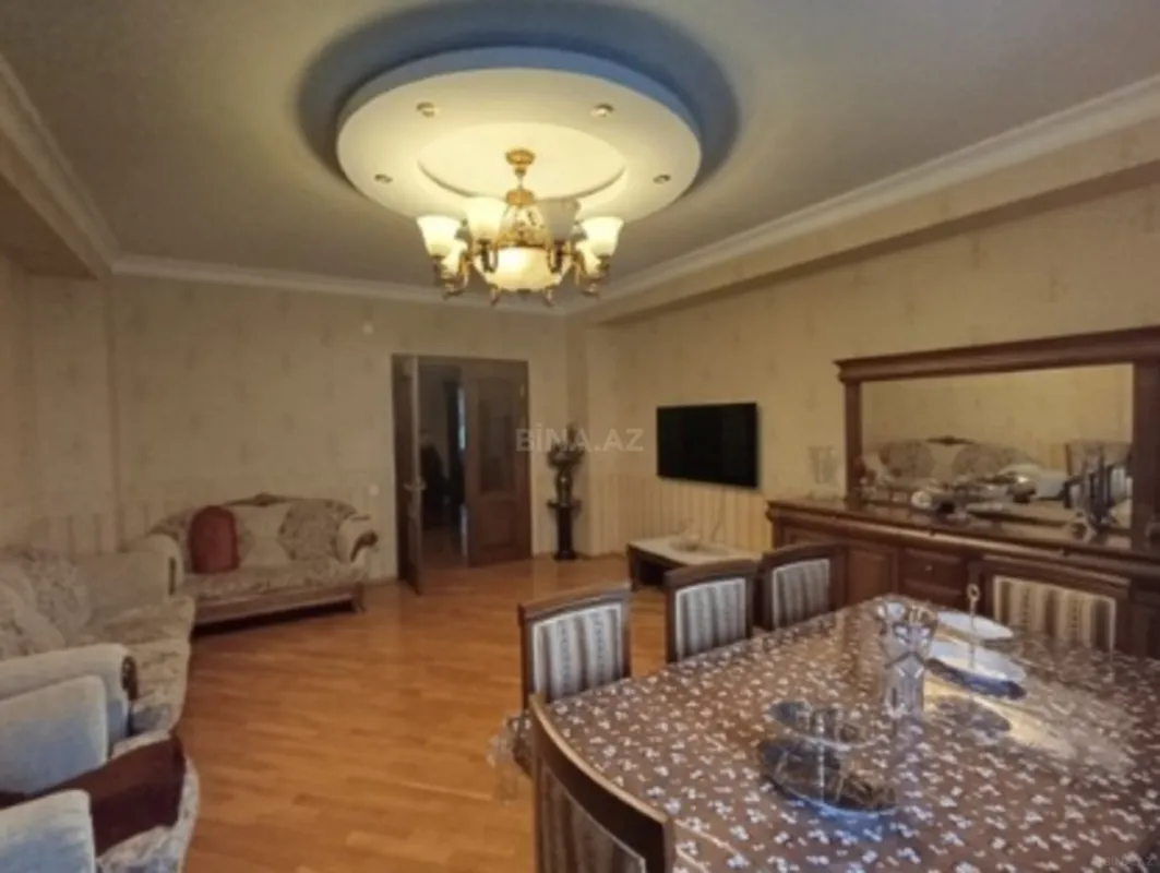 Satılır 3 otaqlı mənzil 132 m²