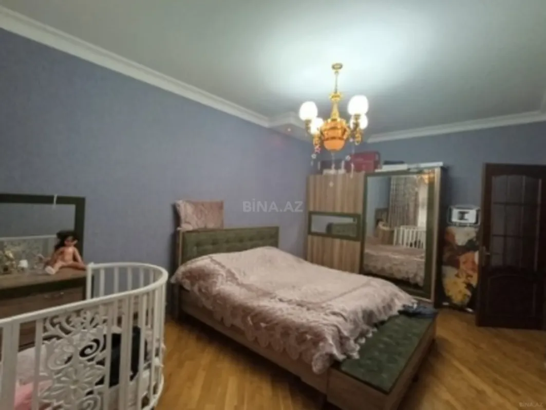 Satılır 3 otaqlı mənzil 132 m²