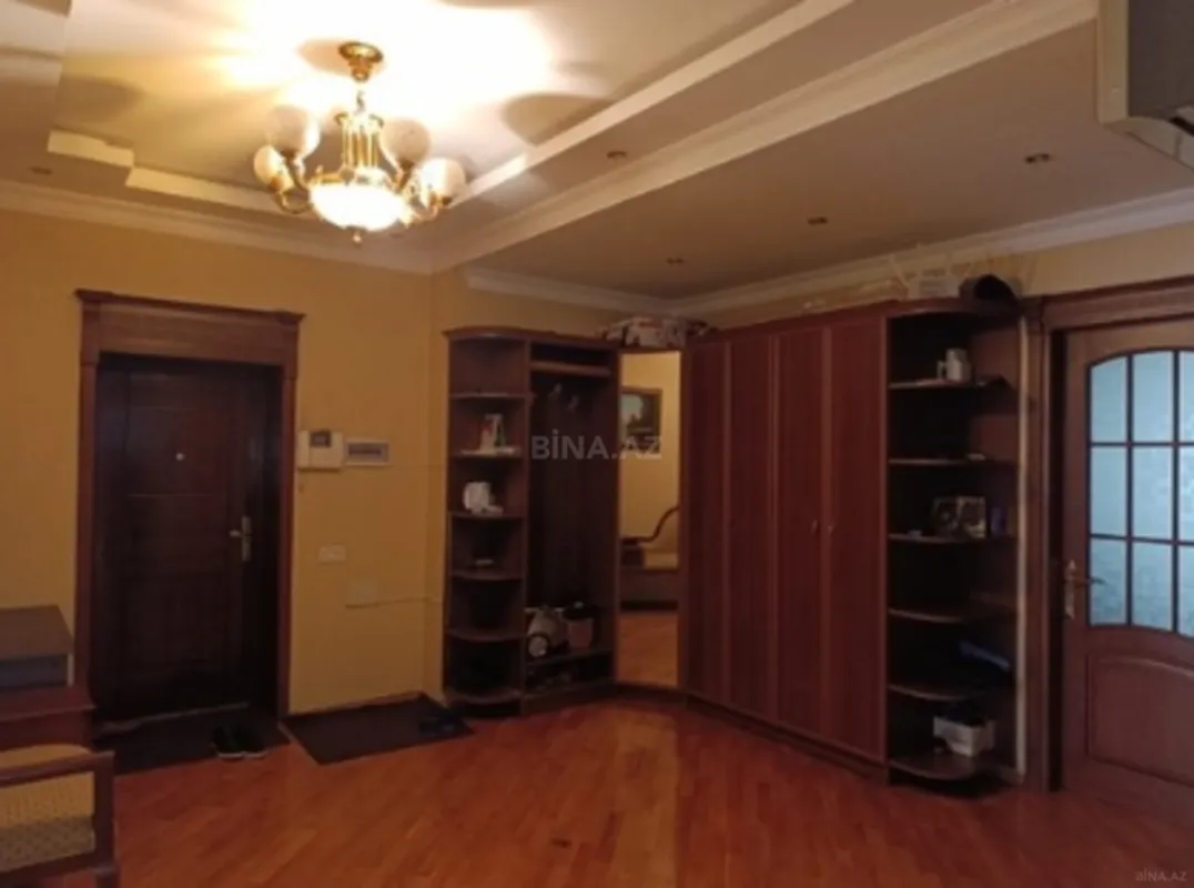 Satılır 3 otaqlı mənzil 132 m²