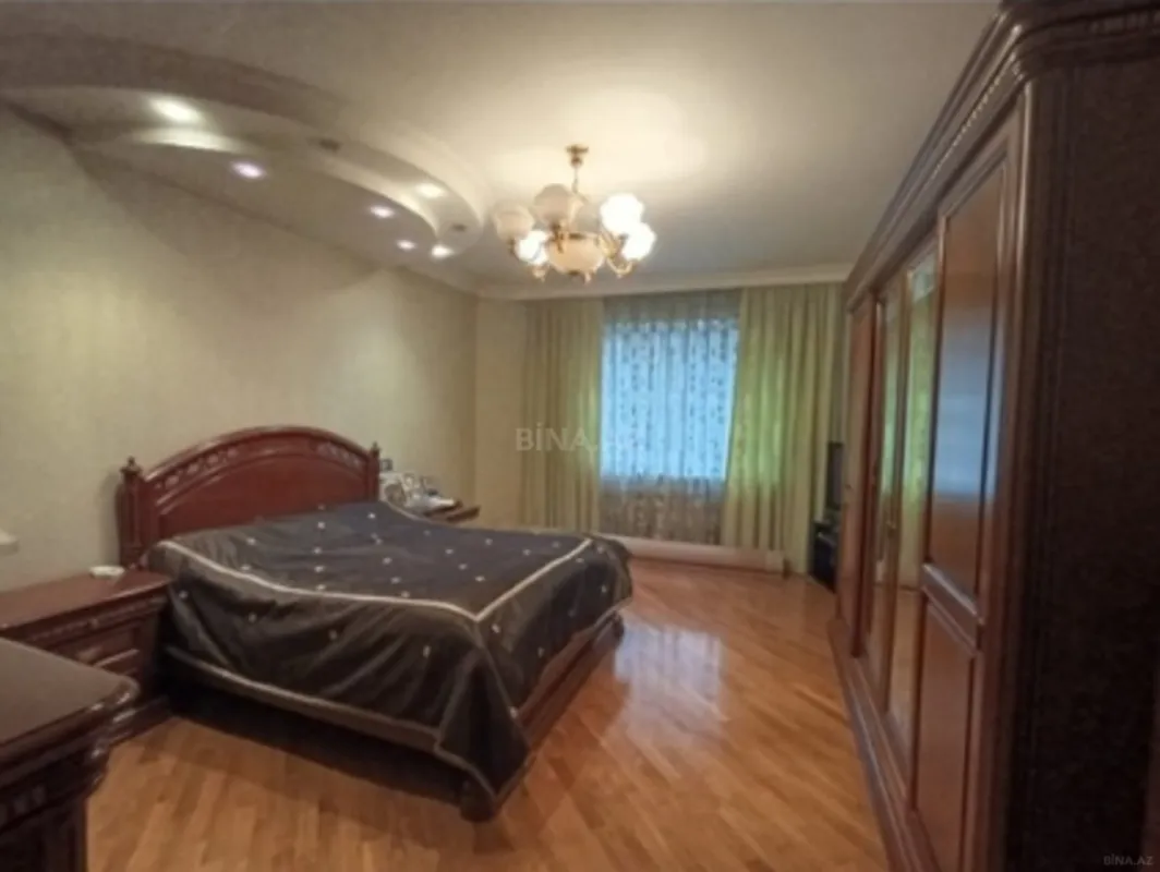 Satılır 3 otaqlı mənzil 132 m²