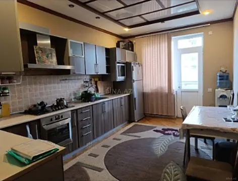Satılır 3 otaqlı mənzil 132 m²