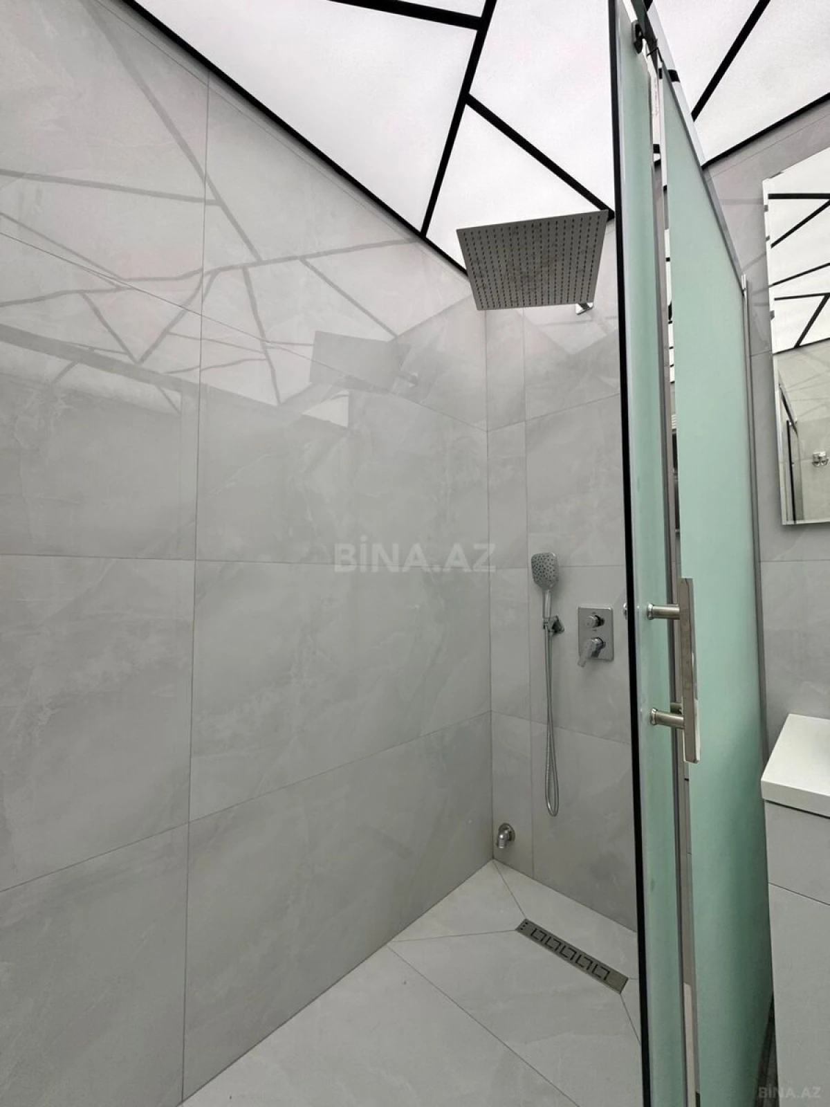 Kirayə verilir 3 otaqlı mənzil 100 m²