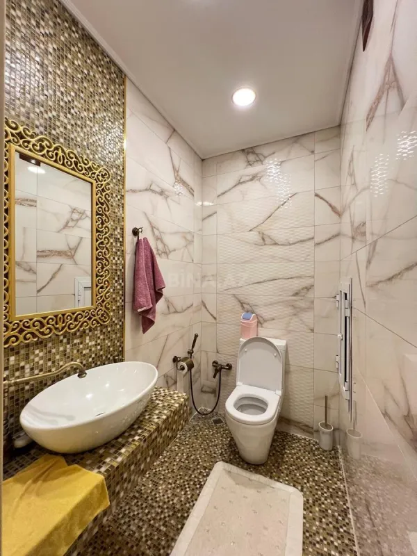 Satılır 4 otaqlı mənzil 217 m²