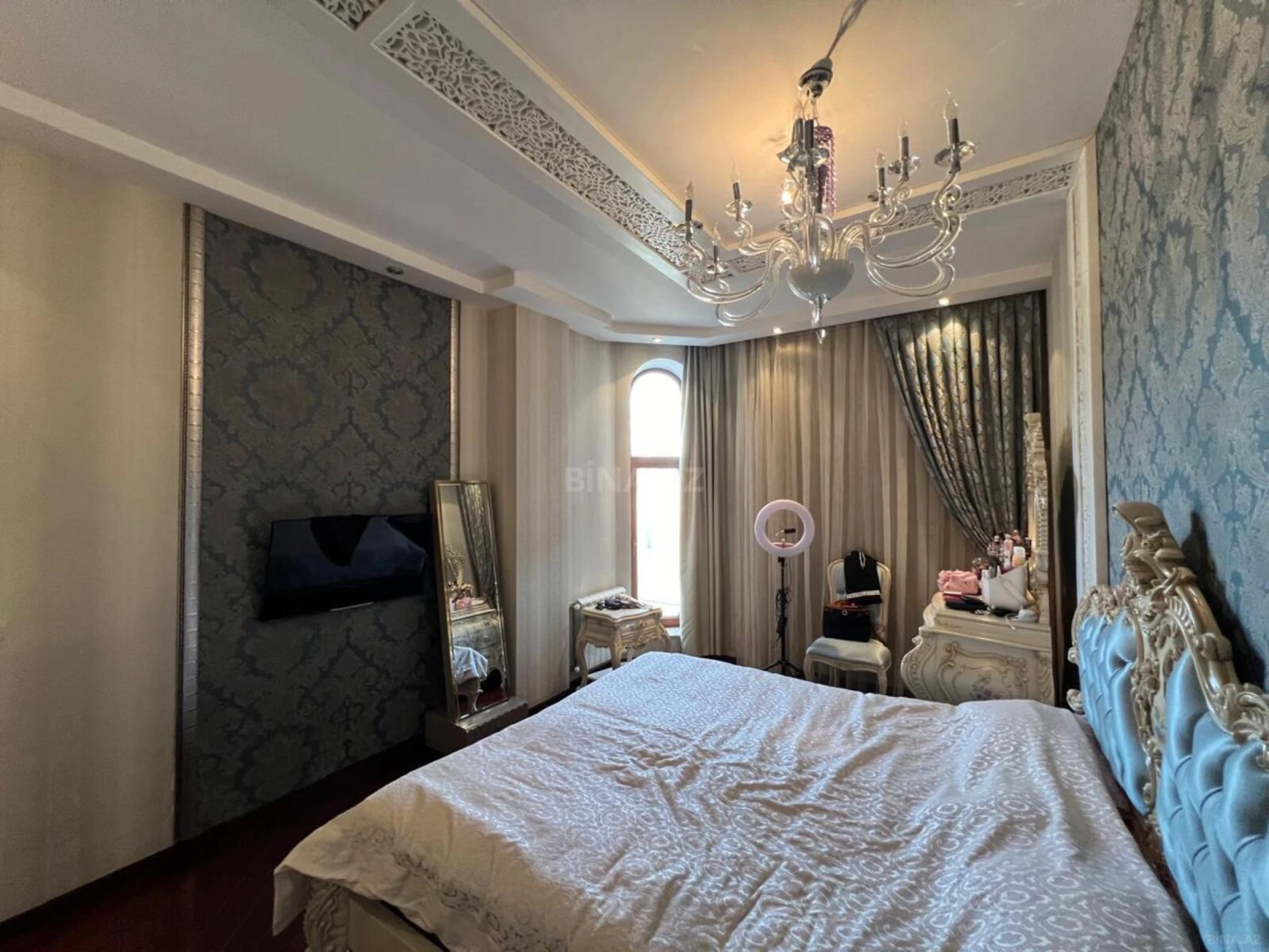 Satılır 4 otaqlı mənzil 217 m²
