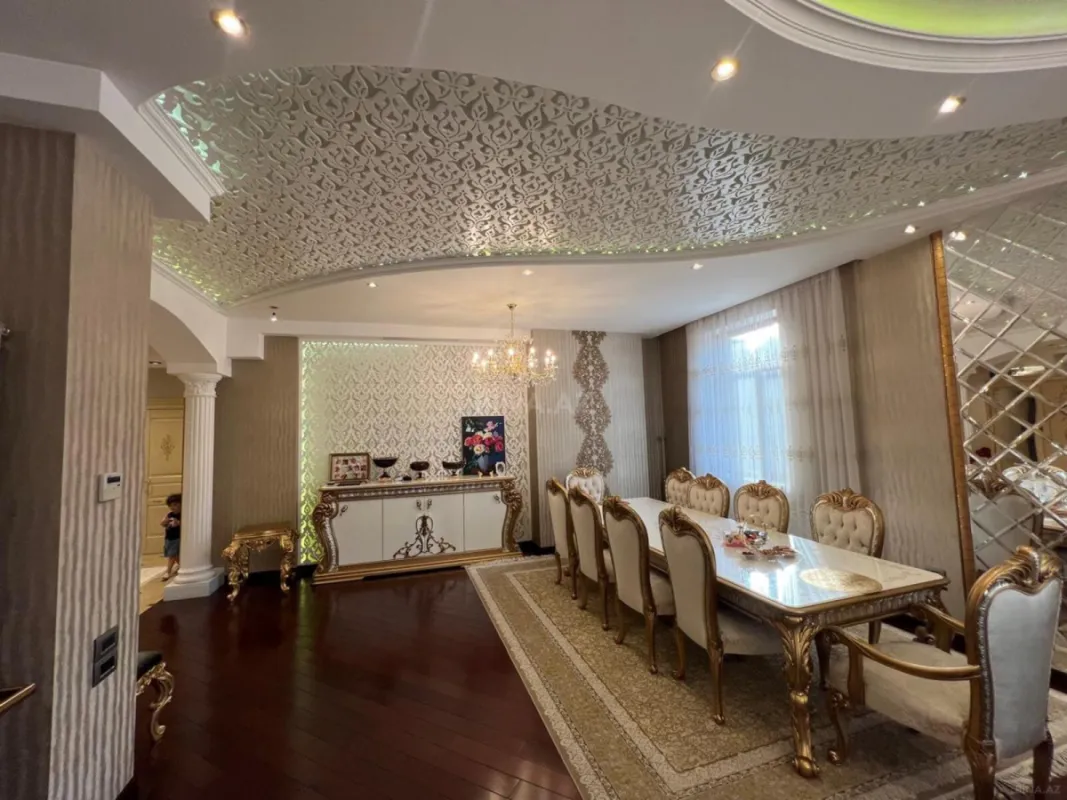 Satılır 4 otaqlı mənzil 217 m²