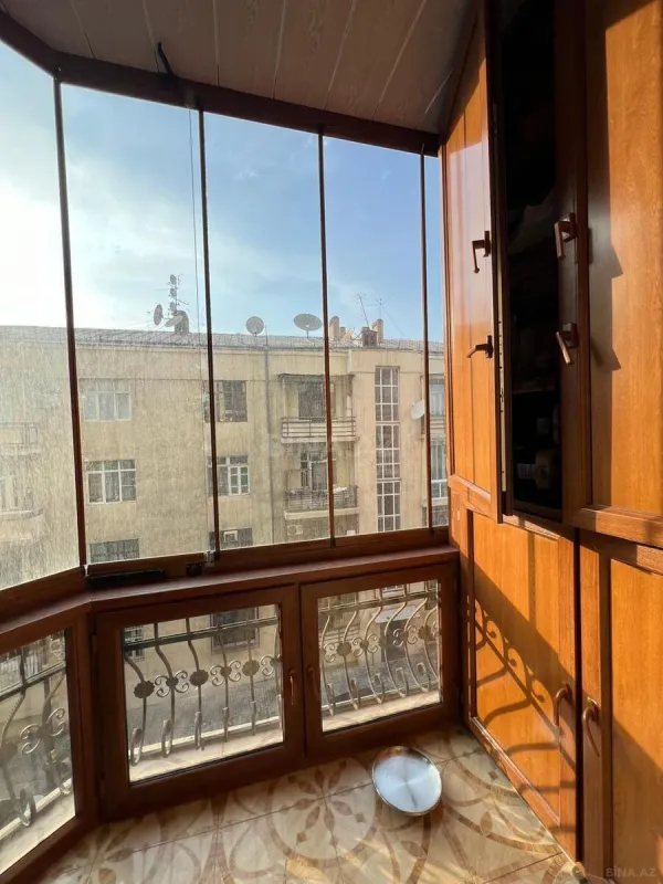 Satılır 4 otaqlı mənzil 217 m²