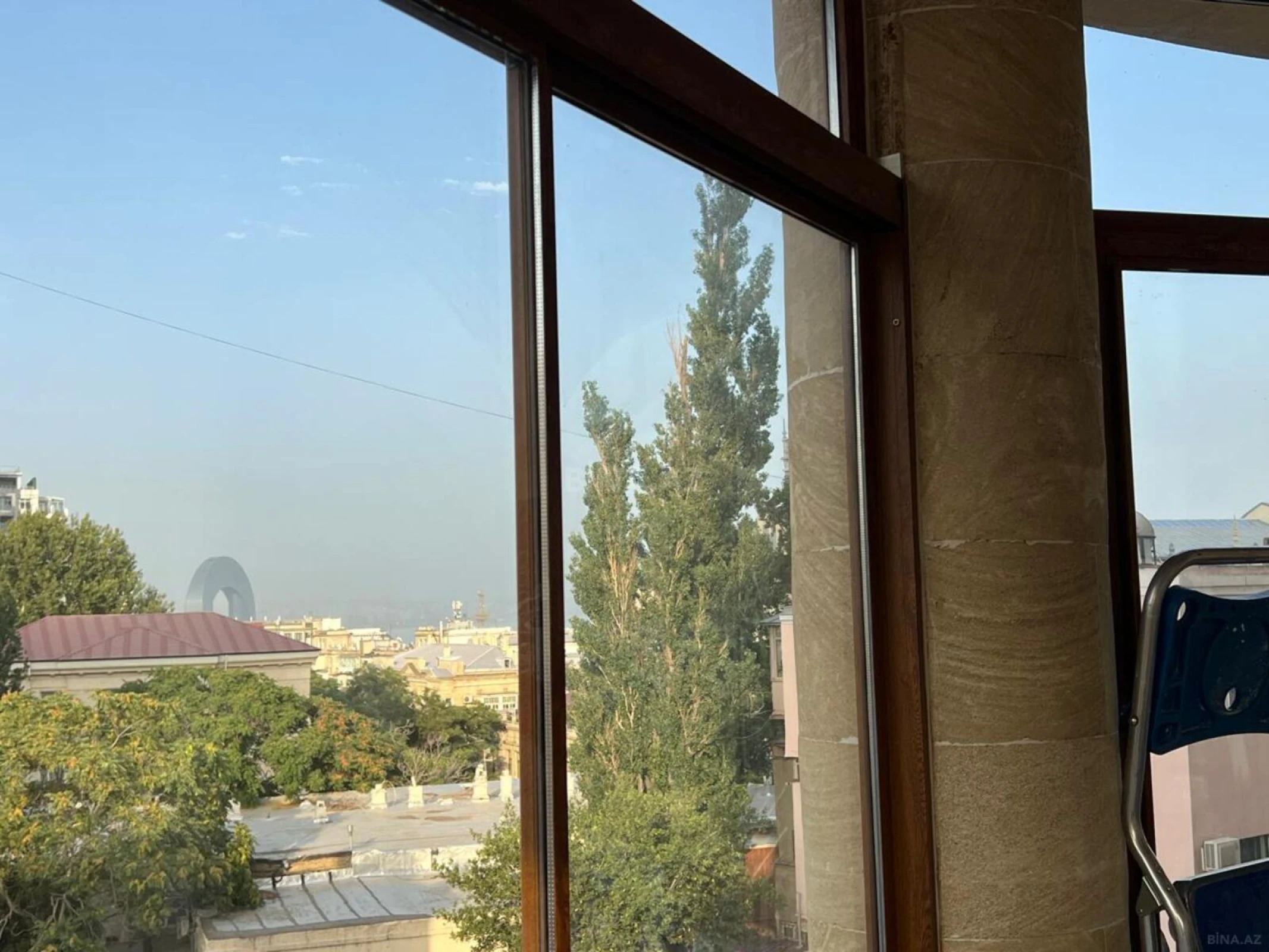 Satılır 4 otaqlı mənzil 217 m²