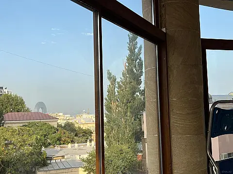 Satılır 4 otaqlı mənzil 217 m²