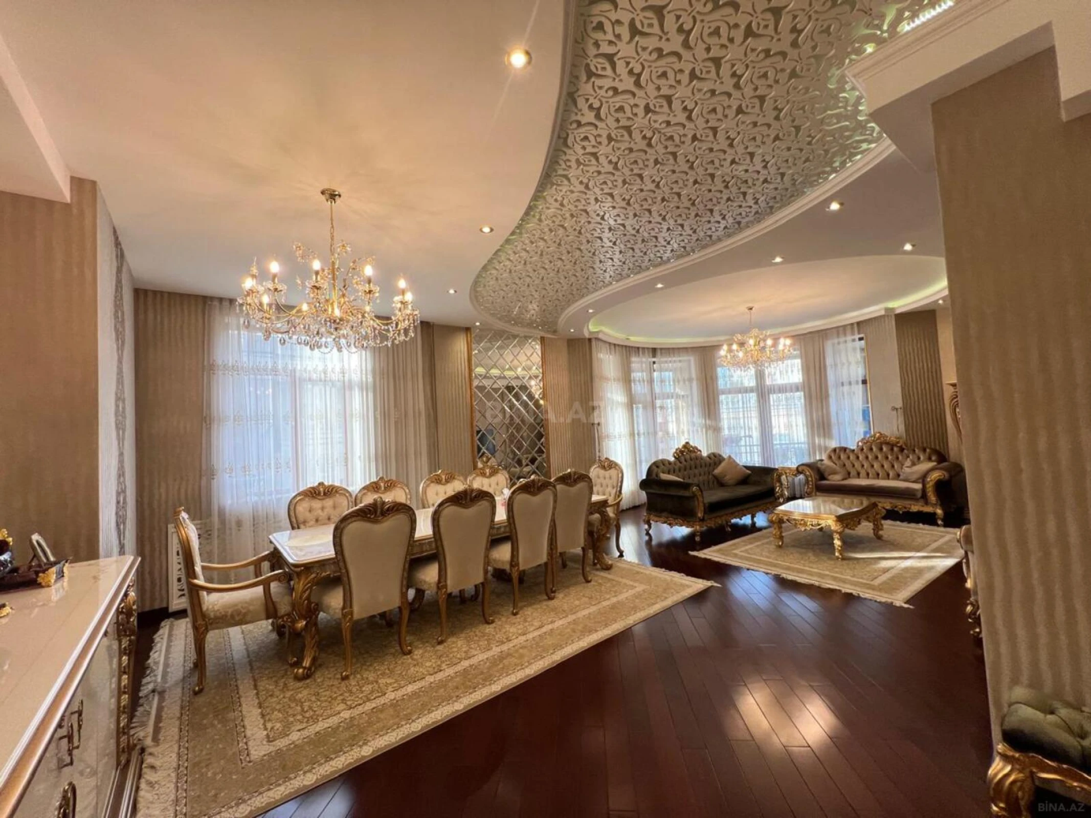 Satılır 4 otaqlı mənzil 217 m²