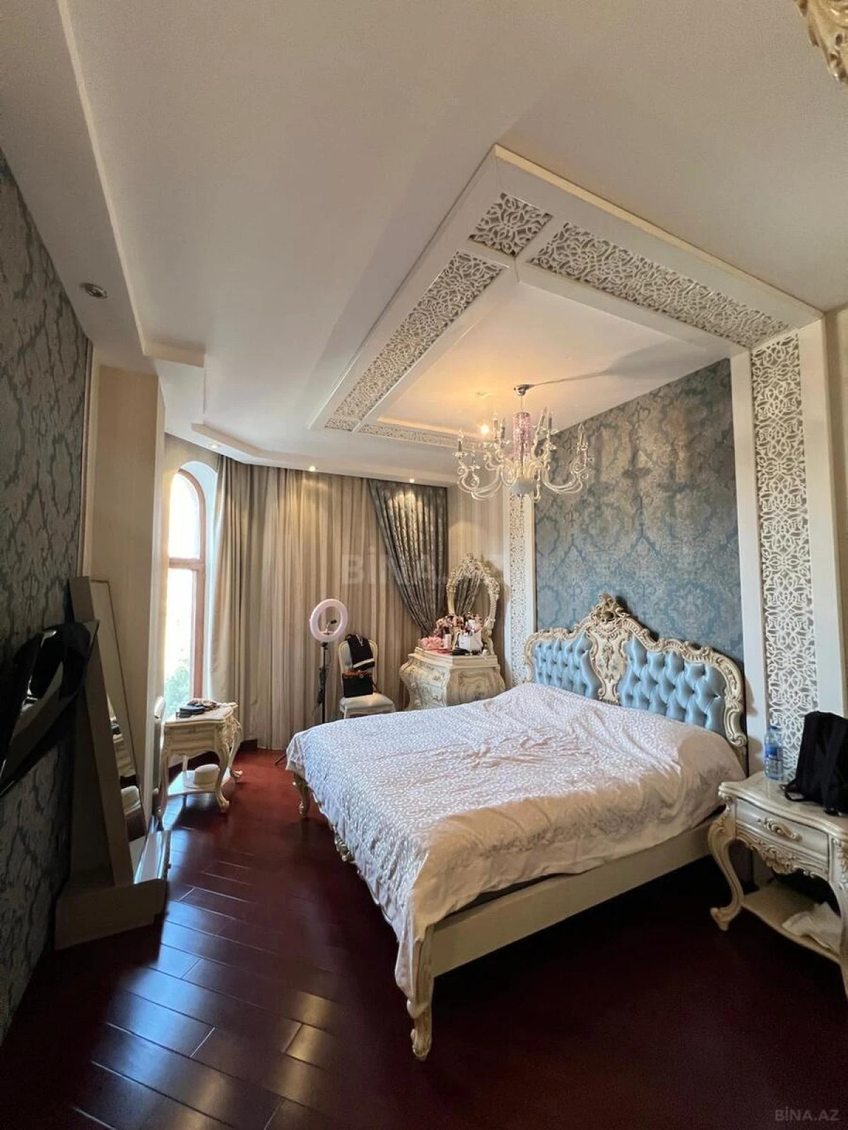 Satılır 4 otaqlı mənzil 217 m²