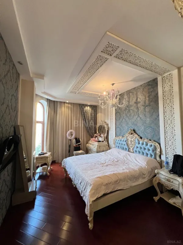 Satılır 4 otaqlı mənzil 217 m²