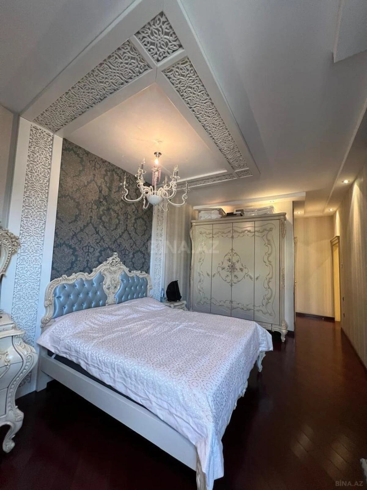 Satılır 4 otaqlı mənzil 217 m²