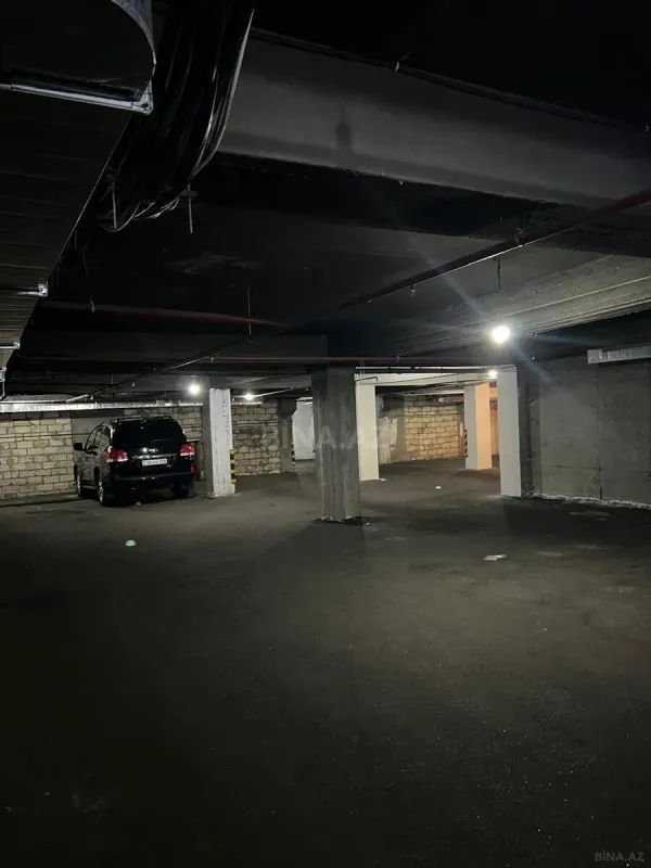 Satılır 4 otaqlı mənzil 217 m²