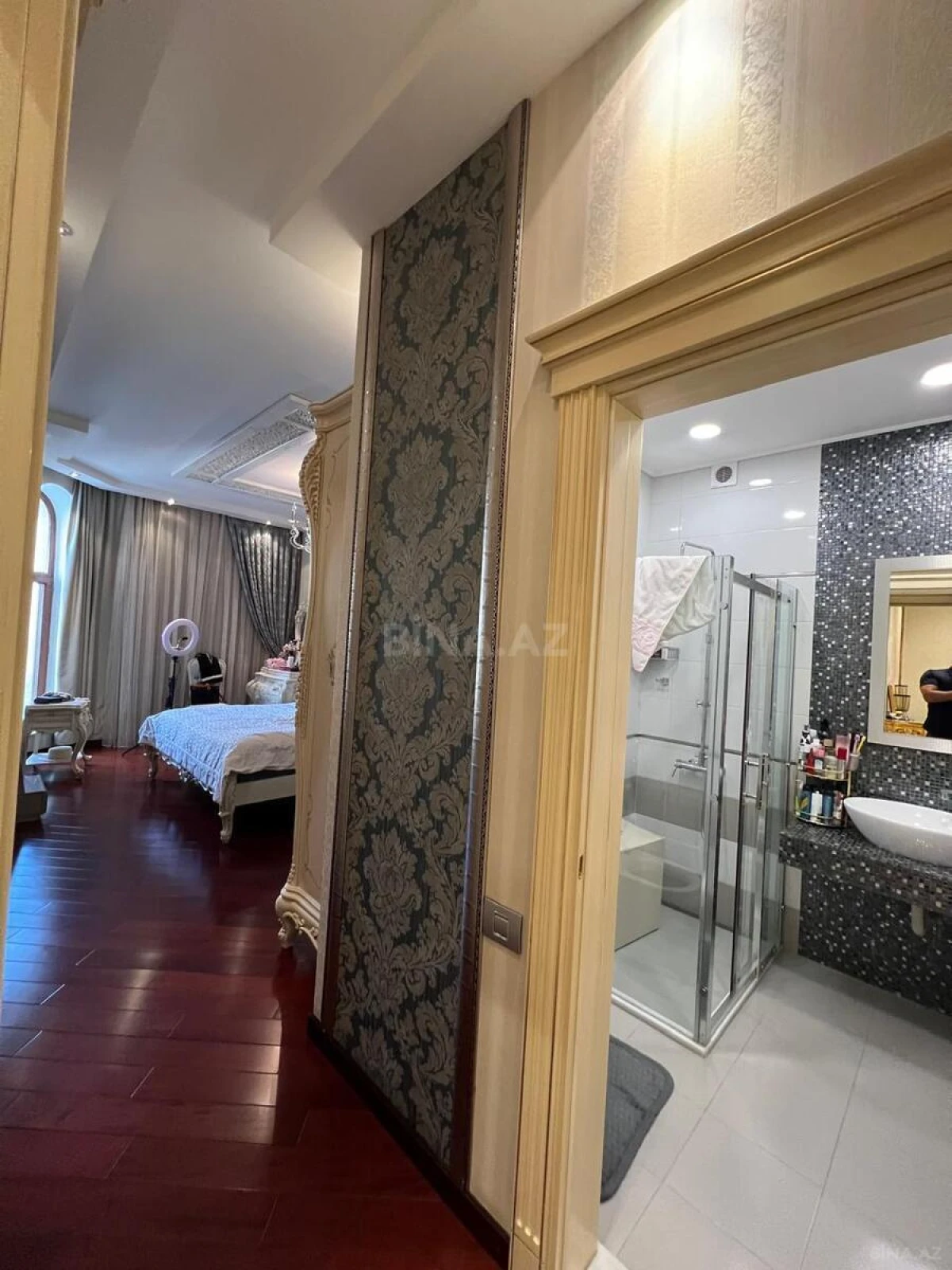 Satılır 4 otaqlı mənzil 217 m²