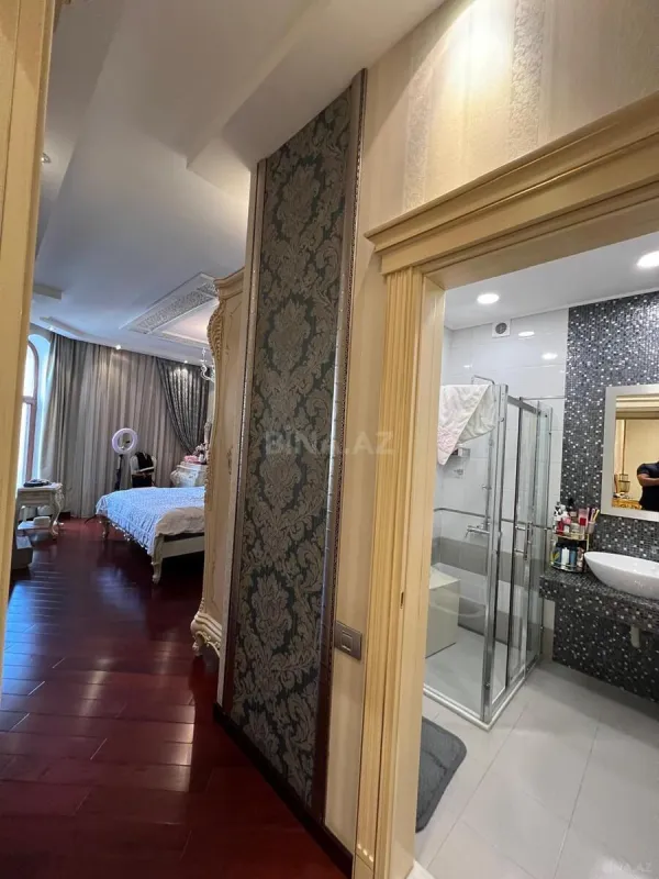 Satılır 4 otaqlı mənzil 217 m²