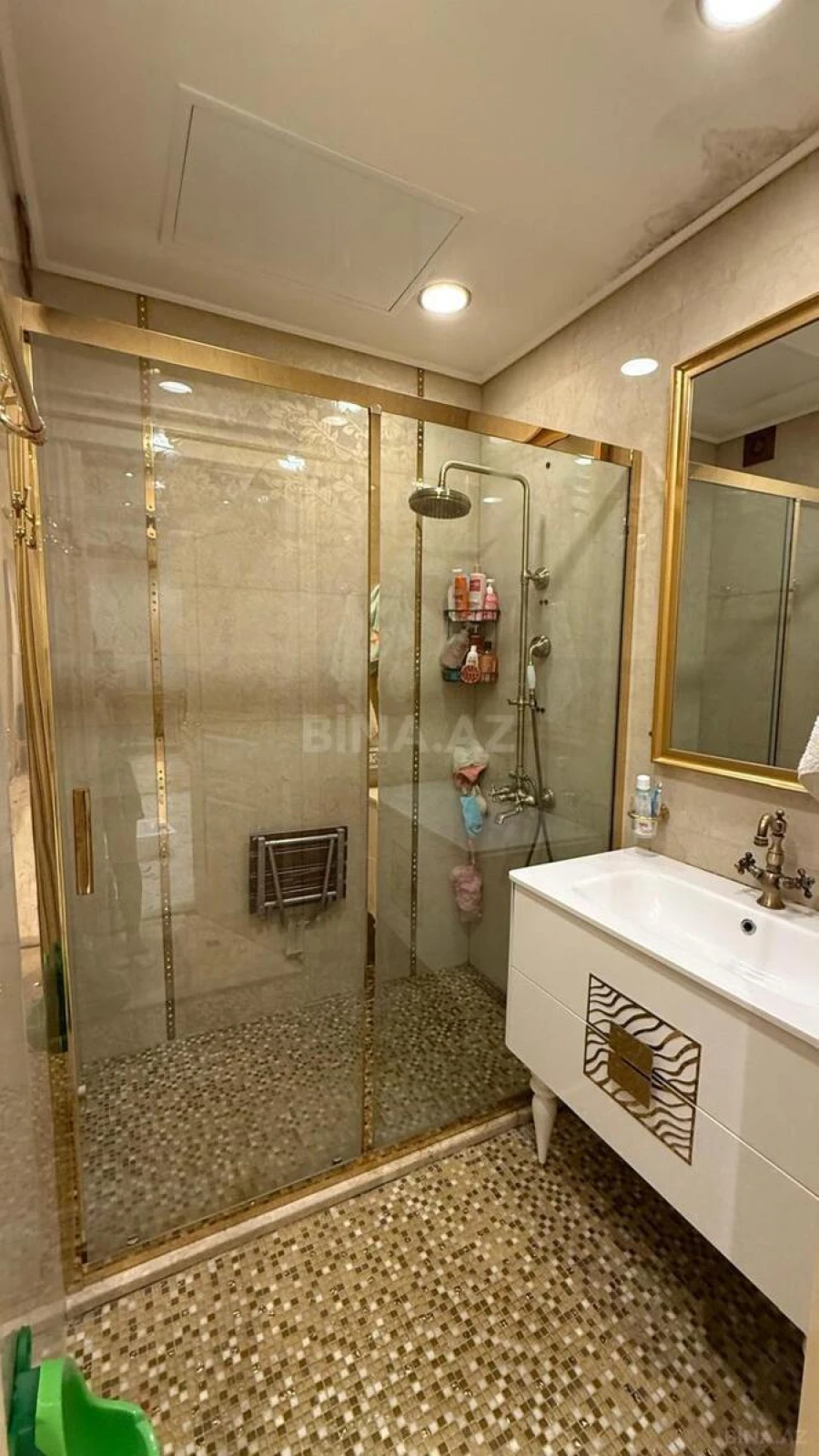 Satılır 4 otaqlı mənzil 217 m²