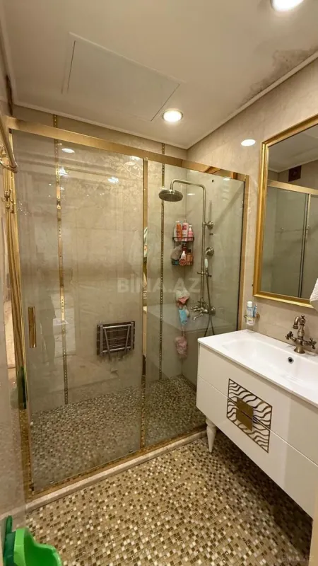 Satılır 4 otaqlı mənzil 217 m²