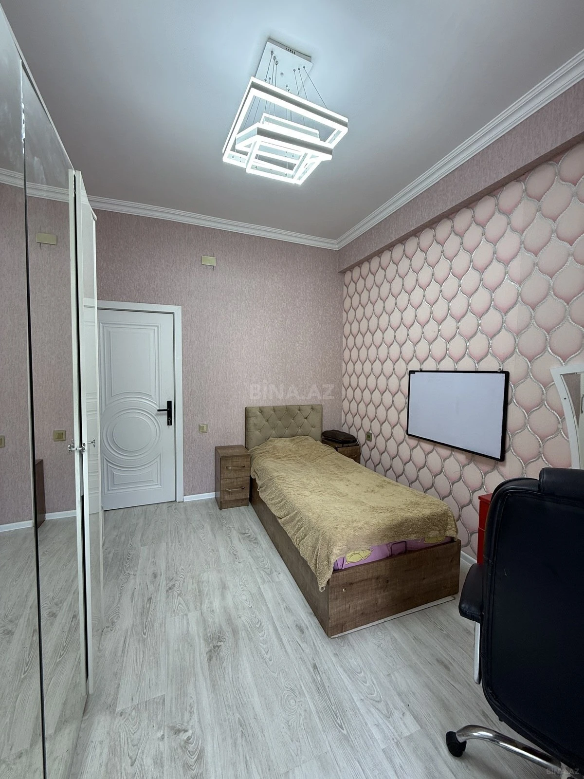 Satılır 4 otaqlı mənzil 117 m²