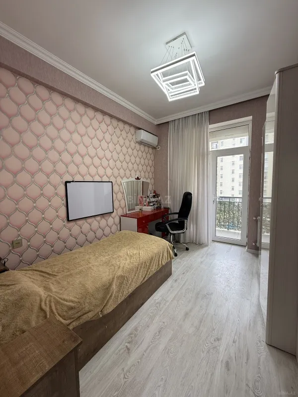 Satılır 4 otaqlı mənzil 117 m²