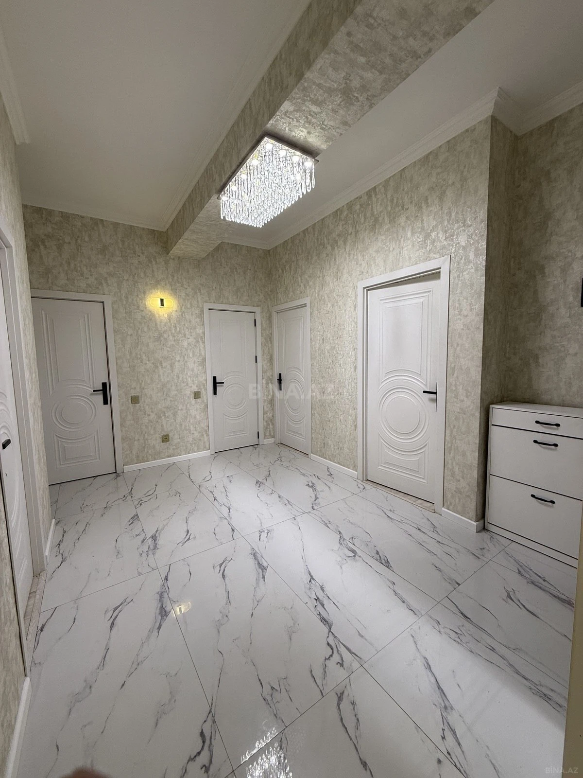 Satılır 4 otaqlı mənzil 117 m²