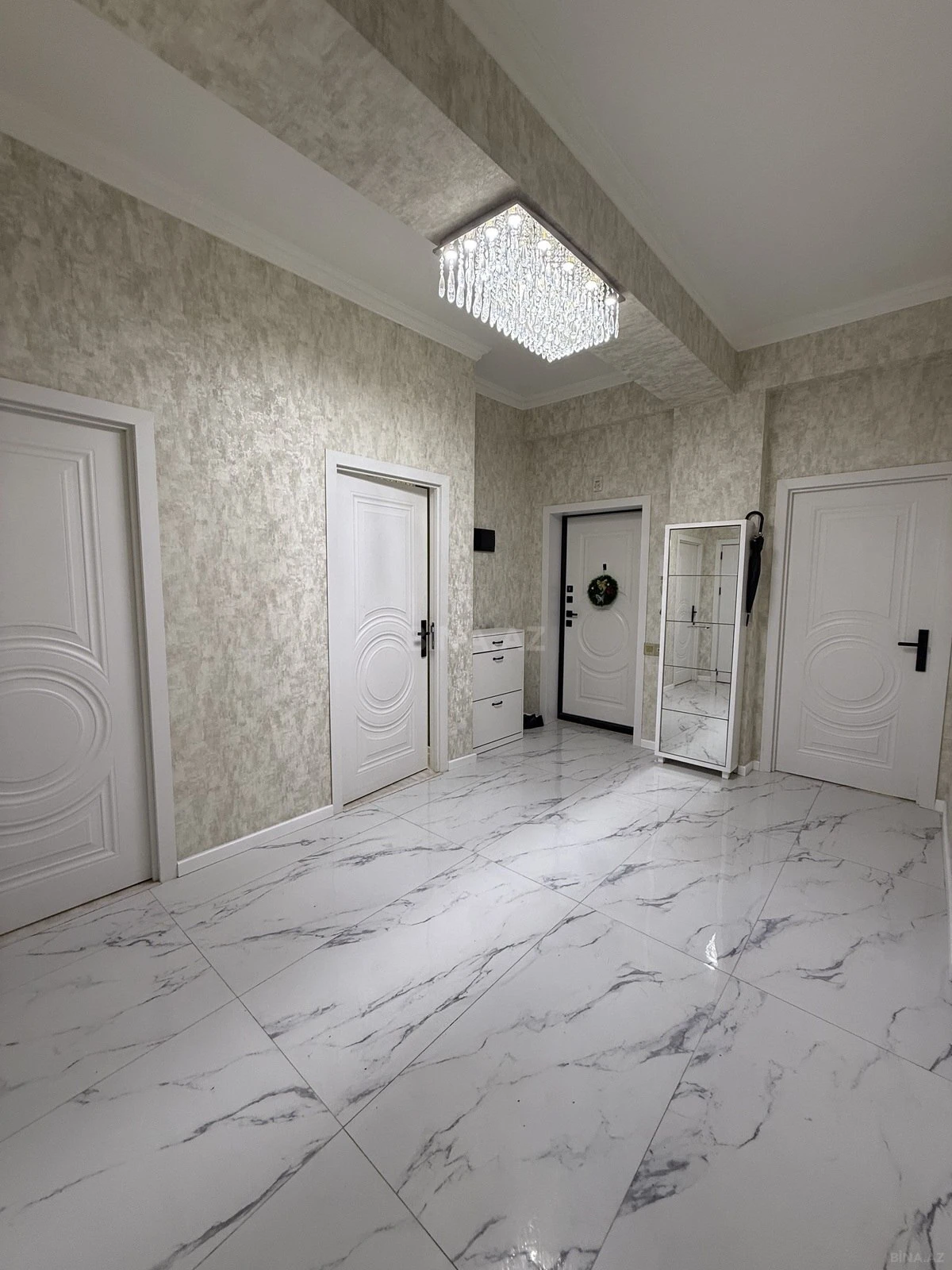 Satılır 4 otaqlı mənzil 117 m²