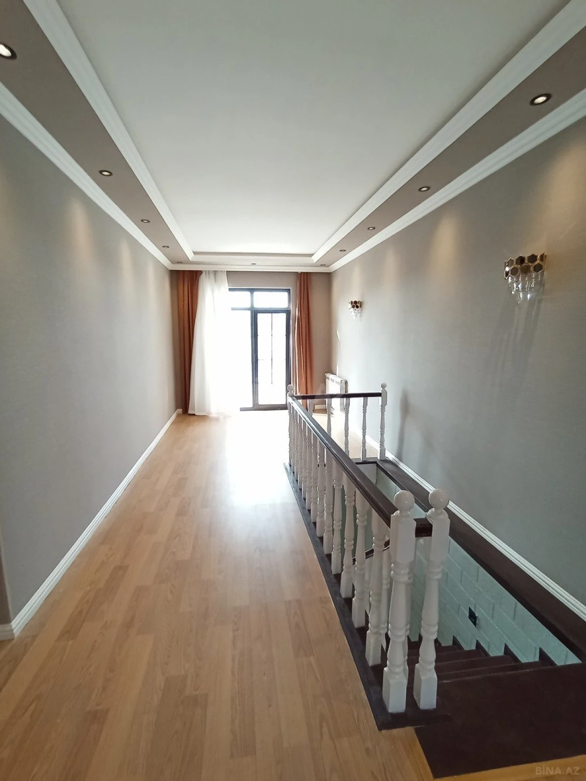 Satılır 5 otaqlı həyət evi 200 m²