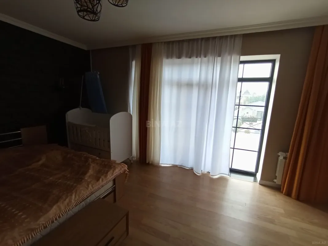 Satılır 5 otaqlı həyət evi 200 m²