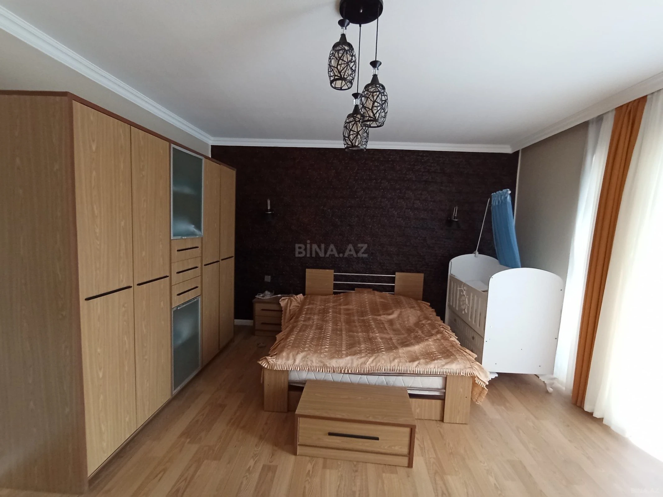Satılır 5 otaqlı həyət evi 200 m²
