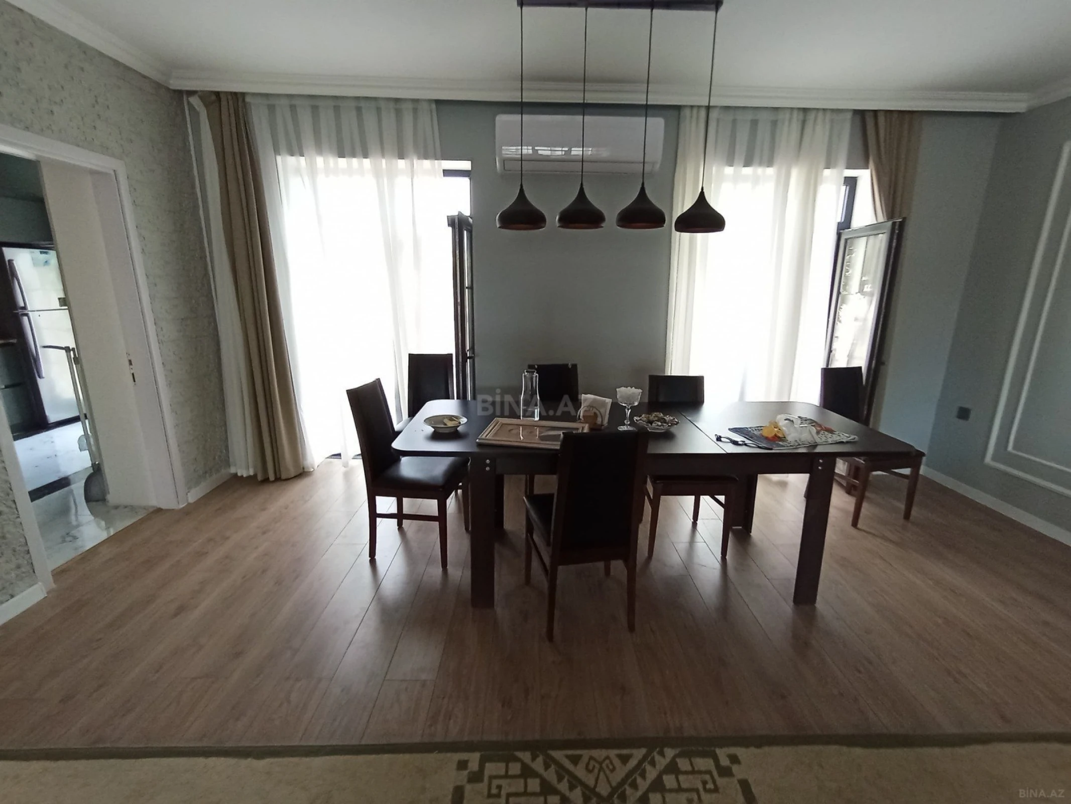 Satılır 5 otaqlı həyət evi 200 m²