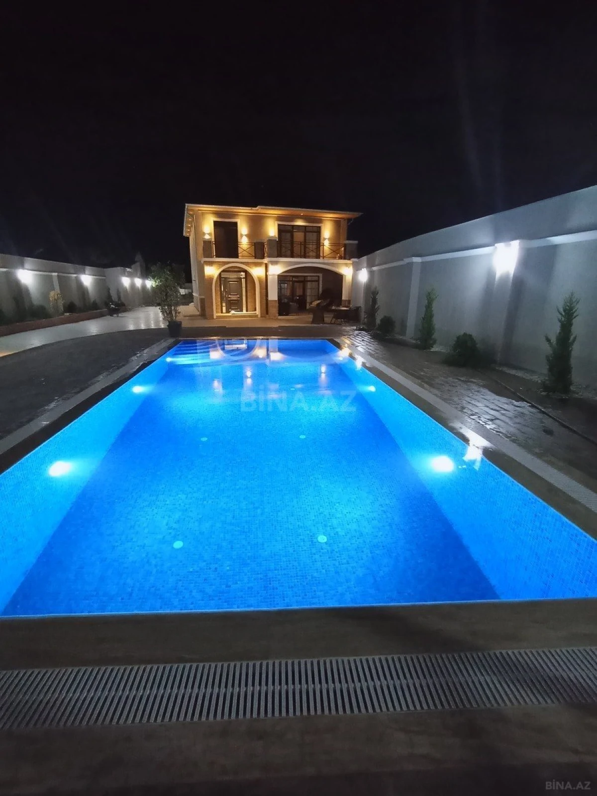 Satılır 5 otaqlı həyət evi 200 m²