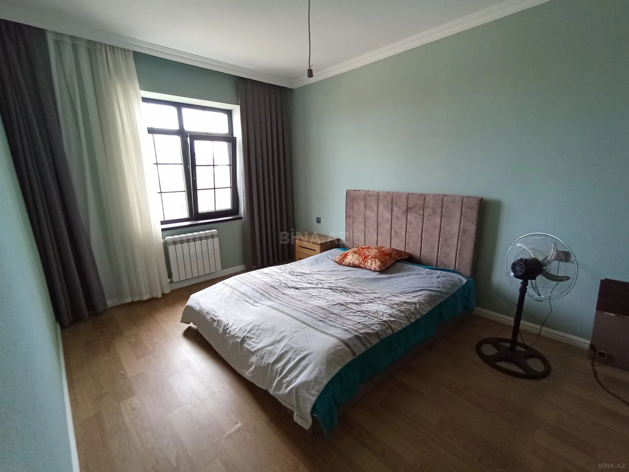 Satılır 5 otaqlı həyət evi 200 m²
