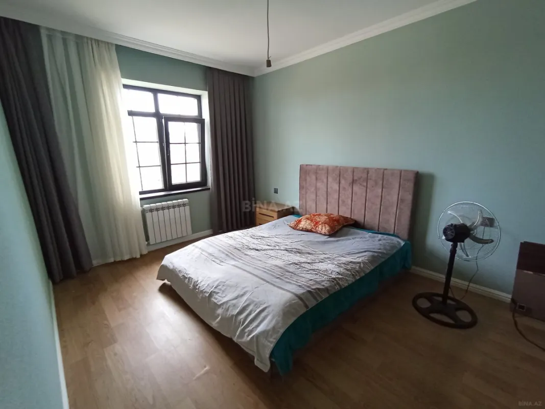 Satılır 5 otaqlı həyət evi 200 m²