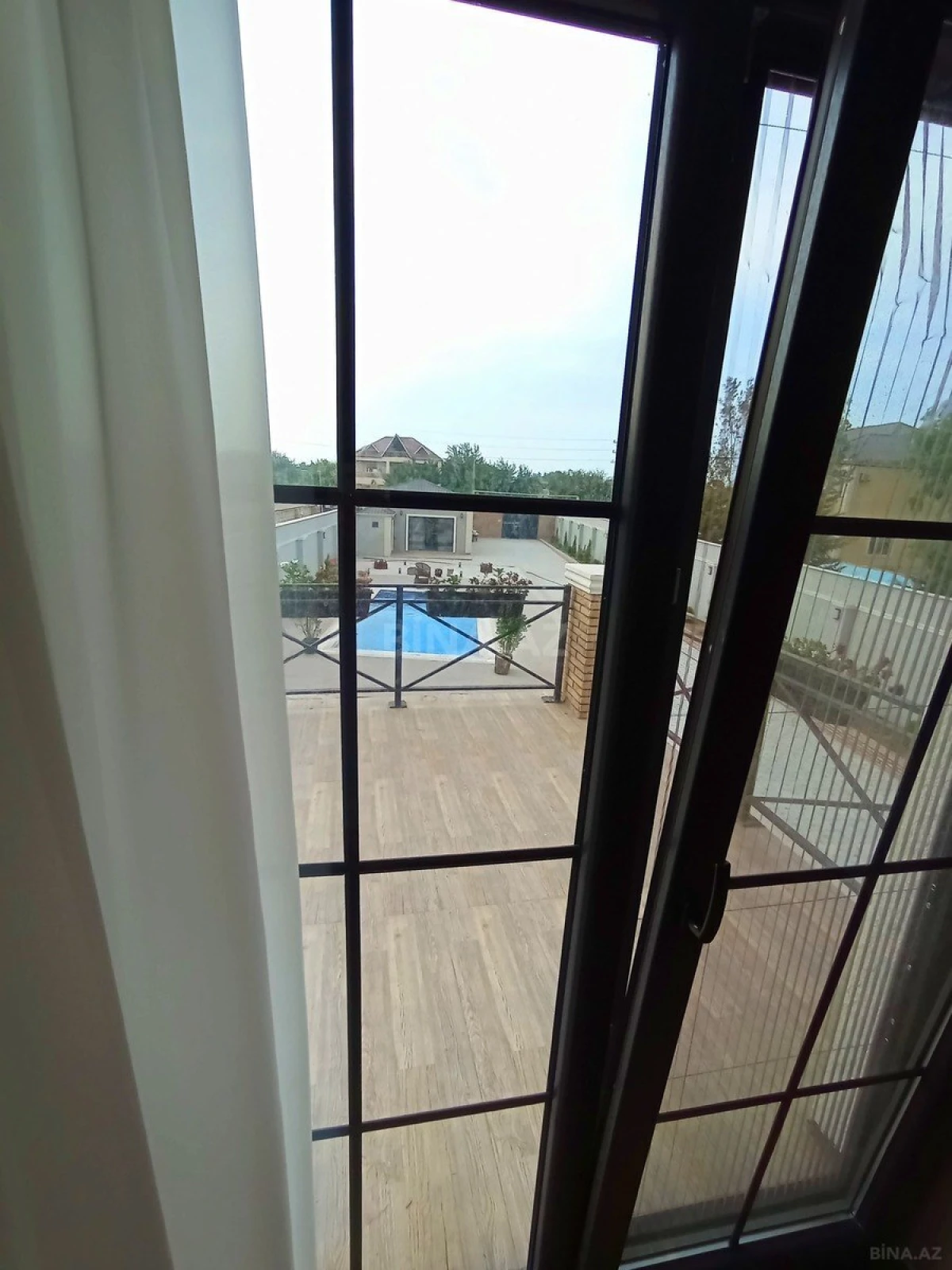 Satılır 5 otaqlı həyət evi 200 m²