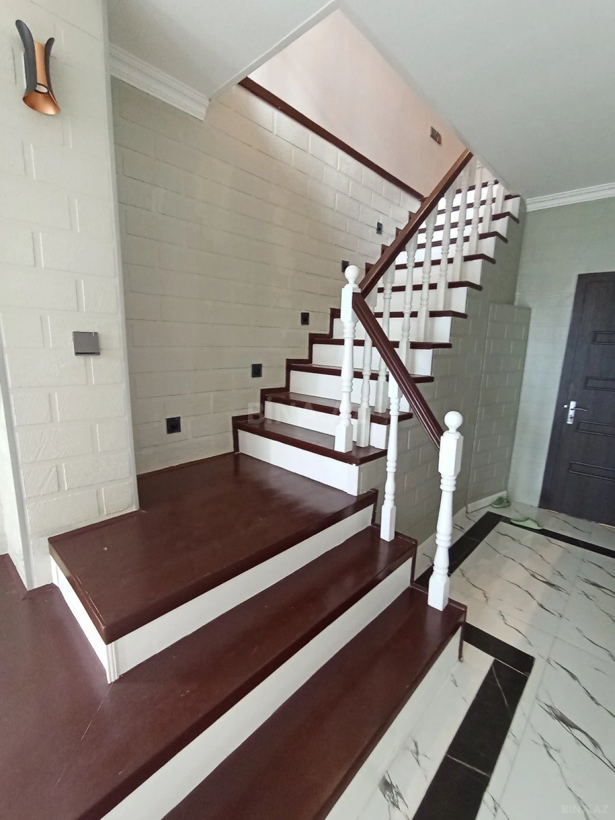 Satılır 5 otaqlı həyət evi 200 m²