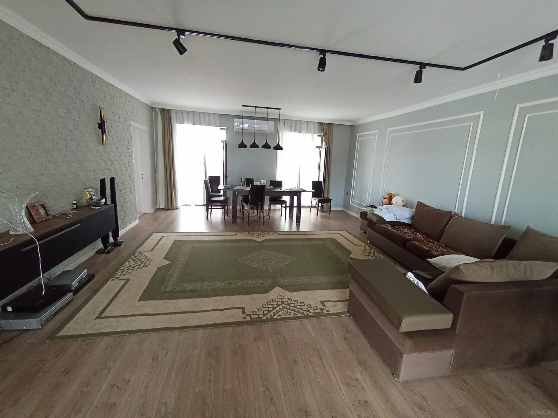 Satılır 5 otaqlı həyət evi 200 m²