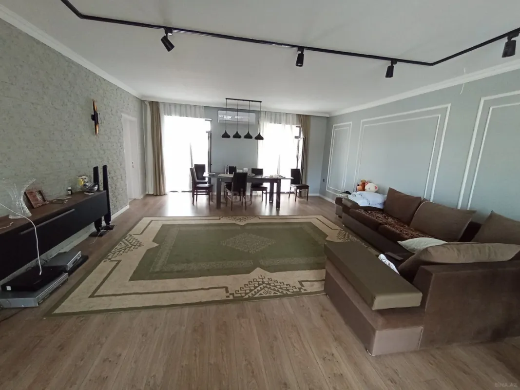 Satılır 5 otaqlı həyət evi 200 m²