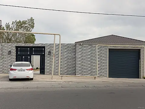 Satılır 5 otaqlı həyət evi 200 m²