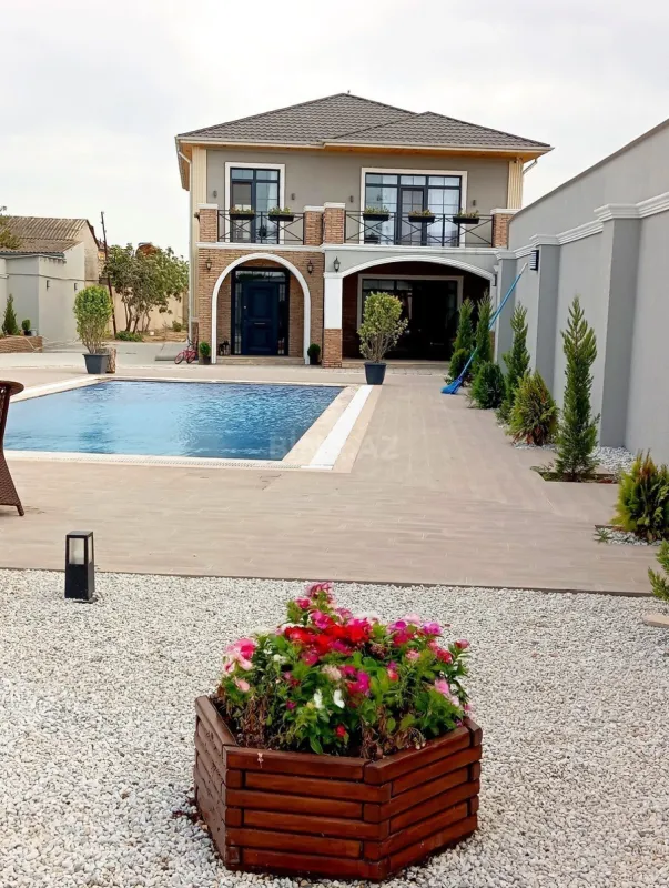 Satılır 5 otaqlı həyət evi 200 m²